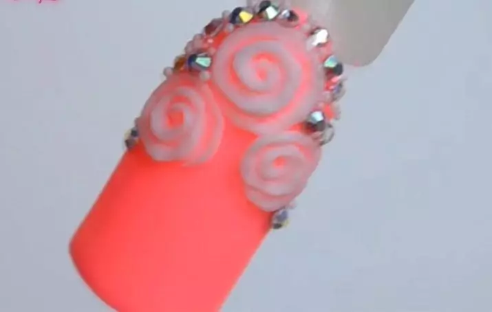 Impresionirajte na nokte (90 fotografija): Dizajn vjenčanog manikura, korak-po-korak modeliranje cvijeća i leptira akril gel 3D na oštrim noktima 6327_84