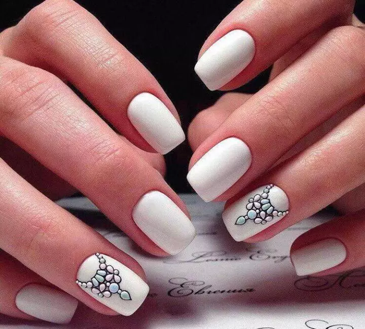 Pegatinas nas uñas (81 fotos): ideas de deseño de manicura, como traducir adhesivos 3D na casa? Como aplicar bloques térmicos nas uñas? 6334_28