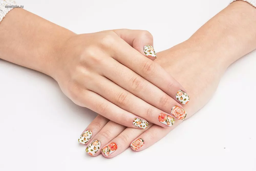 Klistremerker på neglene (81 bilder): Manicure Design Ideas, hvordan å oversette 3D-klistremerker hjemme? Hvordan bruke termiske blokker på neglene dine? 6334_77