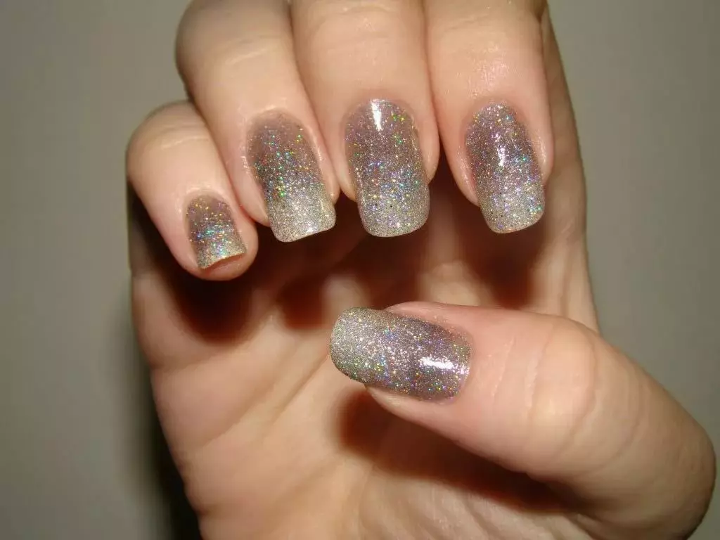 Verloop met Sparkles op nagels (31 foto's): ideeën voor het decoreren van manicure-pailletten 6342_4