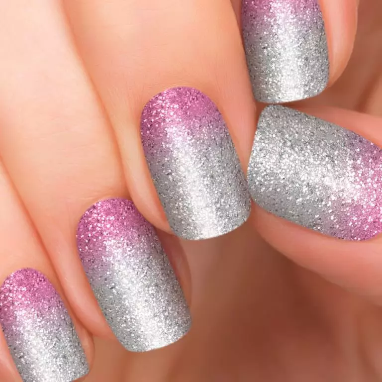 gradient ກັບ sparkles ກ່ຽວກັບຕະປູ (31 ຮູບພາບ): ແນວຄວາມຄິດສໍາລັບການຕົກແຕ່ງ squins manicure 6342_6