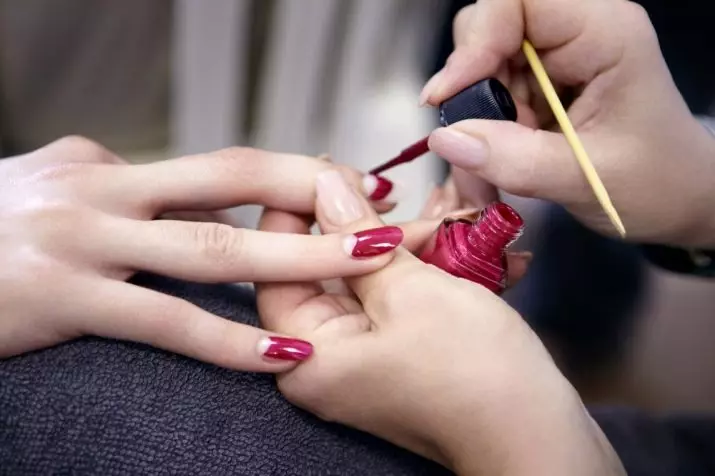 Elegante manicure (24 foto): idee squisite, eleganti e belle del design delle unghie 6346_21