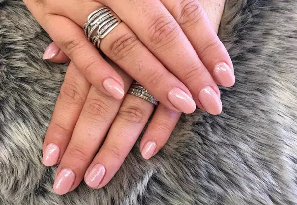 Modest MANICURE (35 fotos): ¿Cómo hacer un diseño de uñas sin sentido? 6349_24