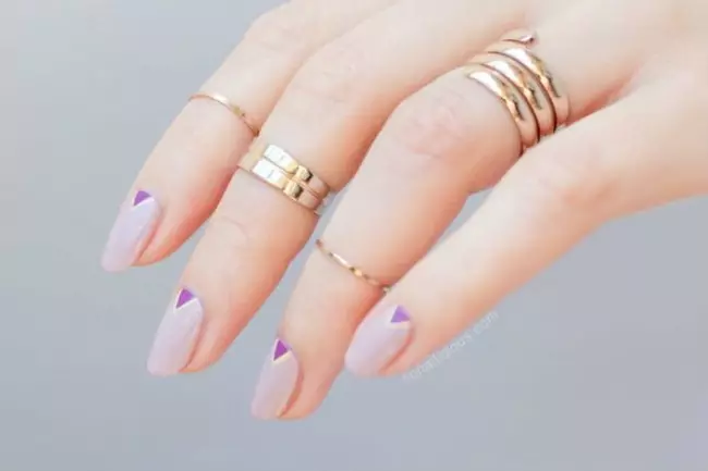 Modest MANICURE (35 fotos): ¿Cómo hacer un diseño de uñas sin sentido? 6349_31