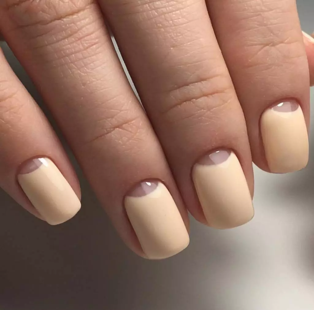 Modest Manicure (35 Fotók): Hogyan készítsünk egy nonszensz körmöket? 6349_5