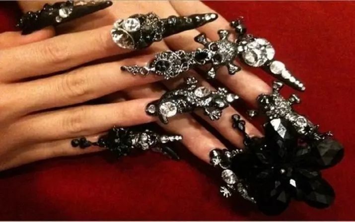 Gotische manicure (40 foto's): Kenmerken van het ontwerp van nagels in stijl is klaar 6351_2