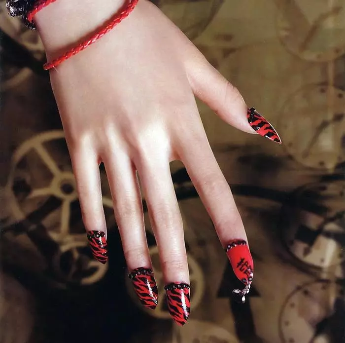 Gotička manikura (40 fotografija): Značajke dizajna noktiju u stilu je spremna 6351_40
