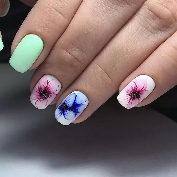 Cute manicure (63 mga larawan): Paglikha ng Feminine Nail Design na may mga guhit 6356_20