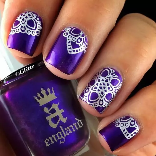 Manicure lucu (63 foto): Penciptaan desain kuku feminin dengan gambar 6356_30