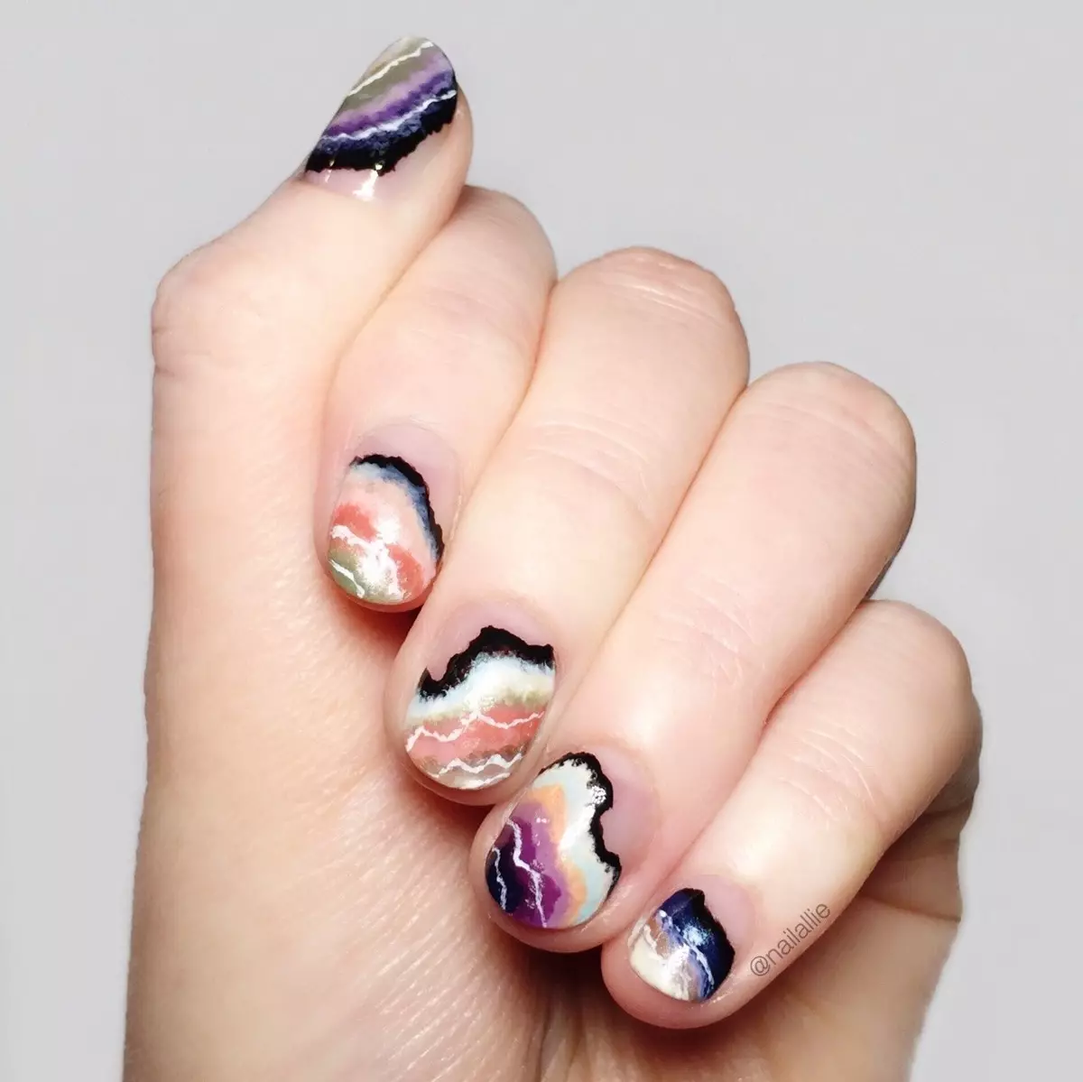 Cute manicure (63 mga larawan): Paglikha ng Feminine Nail Design na may mga guhit 6356_43