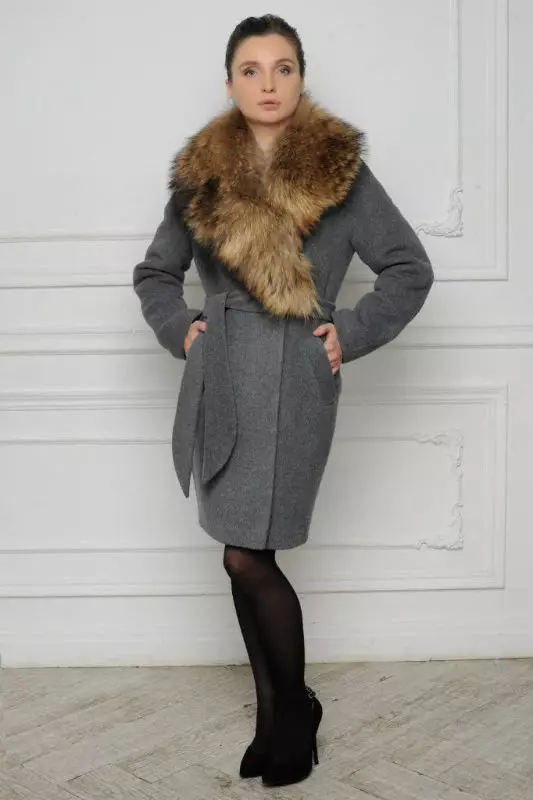 Zimski ženski kaput s krznenim ovratnikom (75 fotografija) 635_24