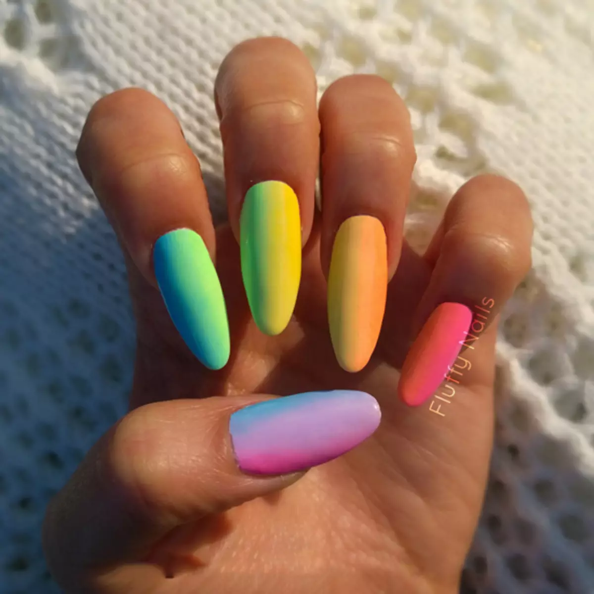 Разноцветные Неоновые ногти