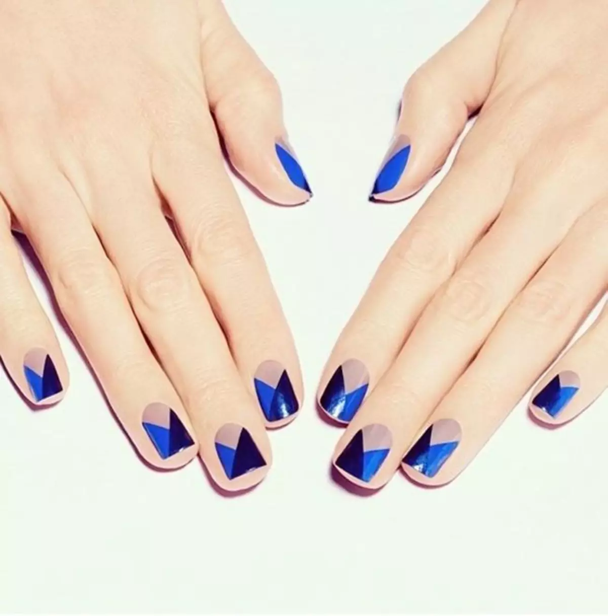 Вечер маникюр (46 снимки): красив дизайн на нокти в сини нюанси 6363_15