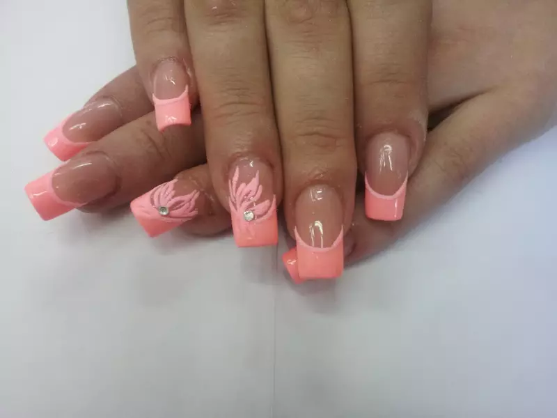 Manicure Faransiiska oo leh Rhinestones (66 Sawirro ah): Qaadashada quruxda badan ee madow 6370_32