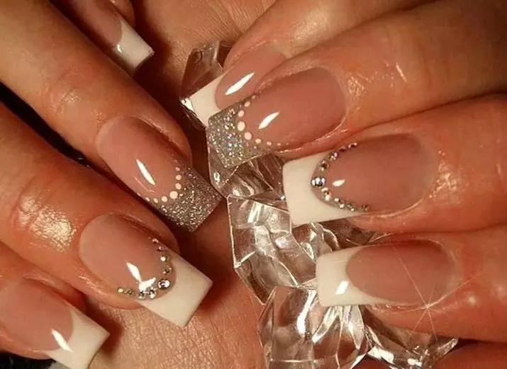 Manicure Perancis sareng Rhinestones (66 Poto): Desain Fries Gratis dina Kuku nganggo batu sareng batu, manikant sareng rhineste dina jari ring 6370_48