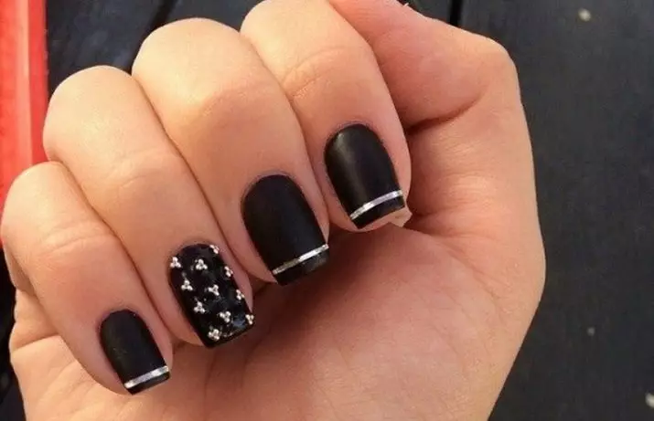 Manicure Faransiiska oo leh Rhinestones (66 Sawirro ah): Qaadashada quruxda badan ee madow 6370_51