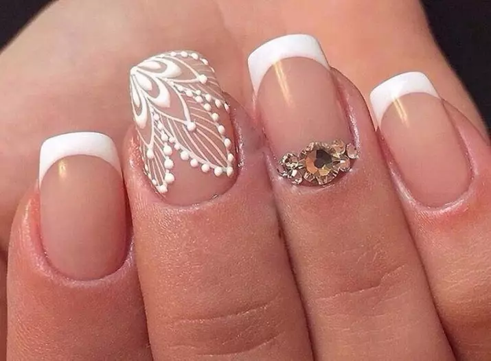 프랑스 매니큐어와 모조 다이아몬드 (66 장의 사진) : 아름다운 검은 튀김 돌과 손톱에 디자인, 링 손가락에 모조 다이아몬드와 매니큐어 6370_59