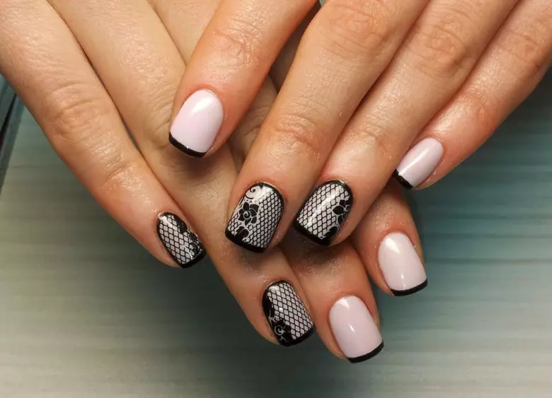 Manicure បារាំង (152 រូបថត): តើបារាំងនៅលើក្រចកយ៉ាងដូចម្តេច? ភាពច្នៃប្រឌិតនៃវ៉ារនីសនិងថ្នាំ Stencils សម្រាប់ manicure ។ ឆ្នូតតុបតែងនិទាឃរដូវ 6377_149