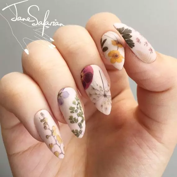 manicure ພາກຮຽນ spring (73 ຮູບ): manicure ງາມແລະຄົນອັບເດດ: ສໍາລັບພາກຮຽນ spring, ແນວໂນ້ມແລະລາຍການໃຫມ່ 2021 6378_50