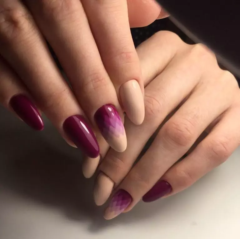 Manicure Ombre (izithombe eziyi-184): Kuyini? Ungawenza kanjani umhlanganisi omhlophe futhi okhanyayo kwizipikili ngesitayela se-ombre ibhulashi futhi kwenzeka kanjani lokhu kuhlungwa ku-gradient? 6379_114