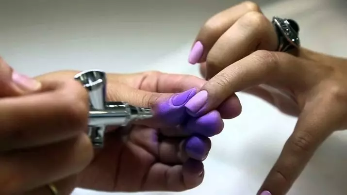 Manicure Ombre (184 ata): O le a ai? Le auala e faia ai se ufiufi sinasina ma le malamalama i luga o le fao i le faiga o ombre pulumu ma e faapefea ona ese mai lenei aafiaga mai le gradient? 6379_161