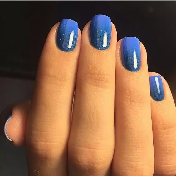 Manicure Ombre (184 ata): O le a ai? Le auala e faia ai se ufiufi sinasina ma le malamalama i luga o le fao i le faiga o ombre pulumu ma e faapefea ona ese mai lenei aafiaga mai le gradient? 6379_18