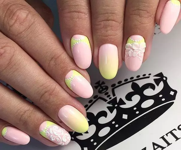 Manicura ombre (184 fotos): què és? Com fer un recobriment blanc i lleuger a les ungles a l'estil del raspall ombre i com es diferencien aquest efecte del gradient? 6379_4