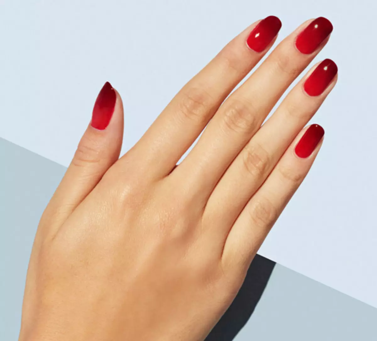 Manicure Ombre (184 grianghraf): Cad é atá ann? Conas sciath bán agus éadrom a dhéanamh ar na tairní i stíl scuab na hOmbre agus conas a dhéanann an éifeacht seo difriúil leis an ngrádán? 6379_56