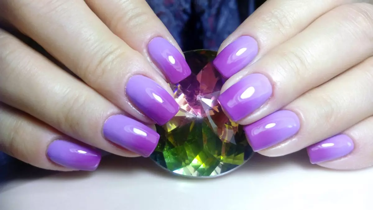 Manicure OMBRE (184 зураг): Энэ юу вэ? Ombre сойз бүхий хэв маягаар хумс дээр цагаан, хөнгөн бүрэх, энэ нөлөө нь градиентээс хэрхэн ялгаатай вэ? 6379_63