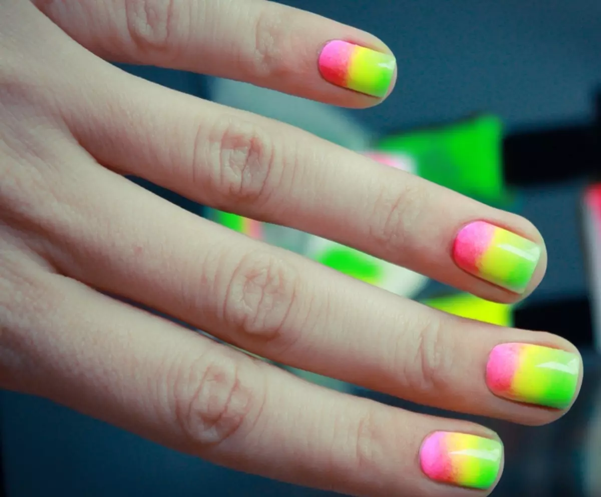 Цветной маникюр короткие ногти. Разноцветные ногти. Ногти цветные яркие. Яркие разноцветные ногти. Разноцветный маникюр на коротких ногтях.