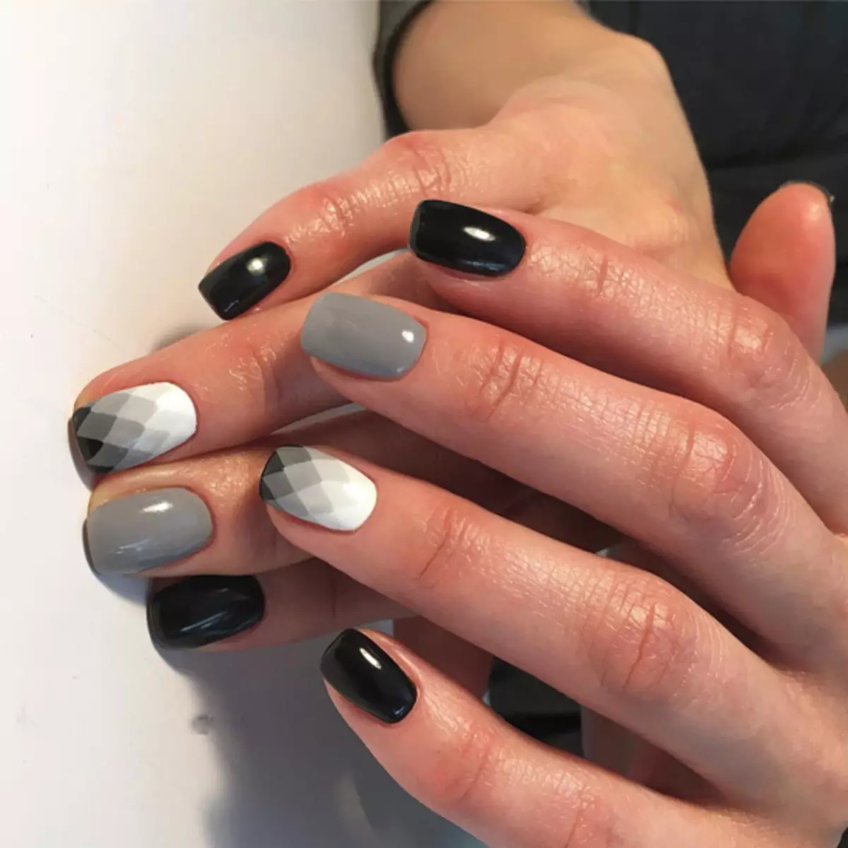 Manicure ombre (184 foto): cos'è? Come fare un rivestimento bianco e leggero sulle unghie nello stile del pennello ombre e in che modo questo effetto differisce dal gradiente? 6379_72