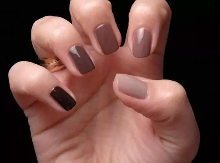 Manicure Ombre (184 ata): O le a ai? Le auala e faia ai se ufiufi sinasina ma le malamalama i luga o le fao i le faiga o ombre pulumu ma e faapefea ona ese mai lenei aafiaga mai le gradient? 6379_99