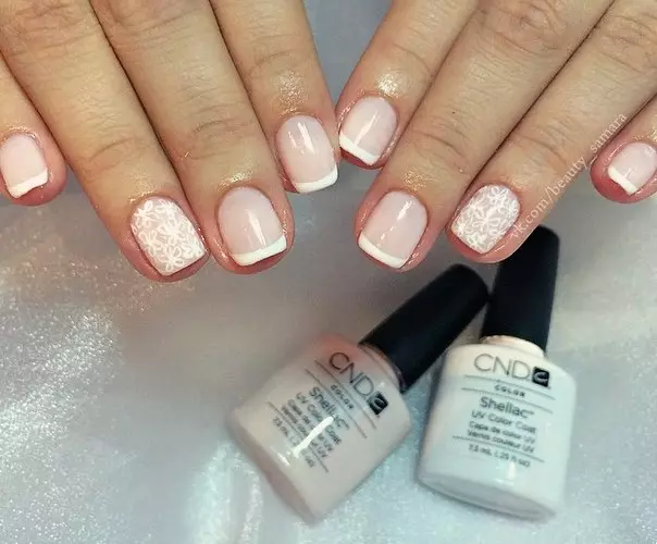 Kab tshoob Manicure (140 daim duab): Kev tsim nyog tsim rau cov ntsia hlau luv luv ntawm tus nkauj nyab rau lub cev tshoob, cov tswv yim zoo nkauj manicure rau cov qhua 6385_24