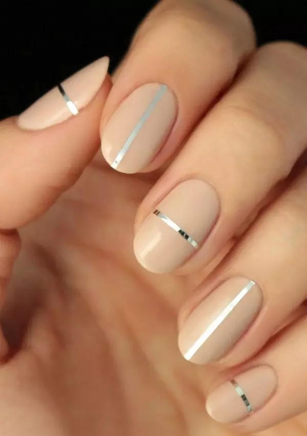 Kab tshoob Manicure (140 daim duab): Kev tsim nyog tsim rau cov ntsia hlau luv luv ntawm tus nkauj nyab rau lub cev tshoob, cov tswv yim zoo nkauj manicure rau cov qhua 6385_93