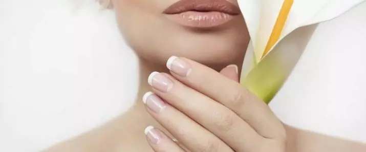 Kab tshoob Manicure (140 daim duab): Kev tsim nyog tsim rau cov ntsia hlau luv luv ntawm tus nkauj nyab rau lub cev tshoob, cov tswv yim zoo nkauj manicure rau cov qhua 6385_94