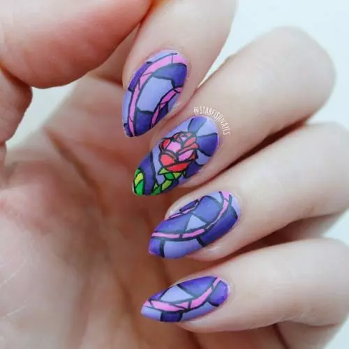 Stained glass manicure (44 mga larawan): Kuko disenyo na may stained glass 6389_42