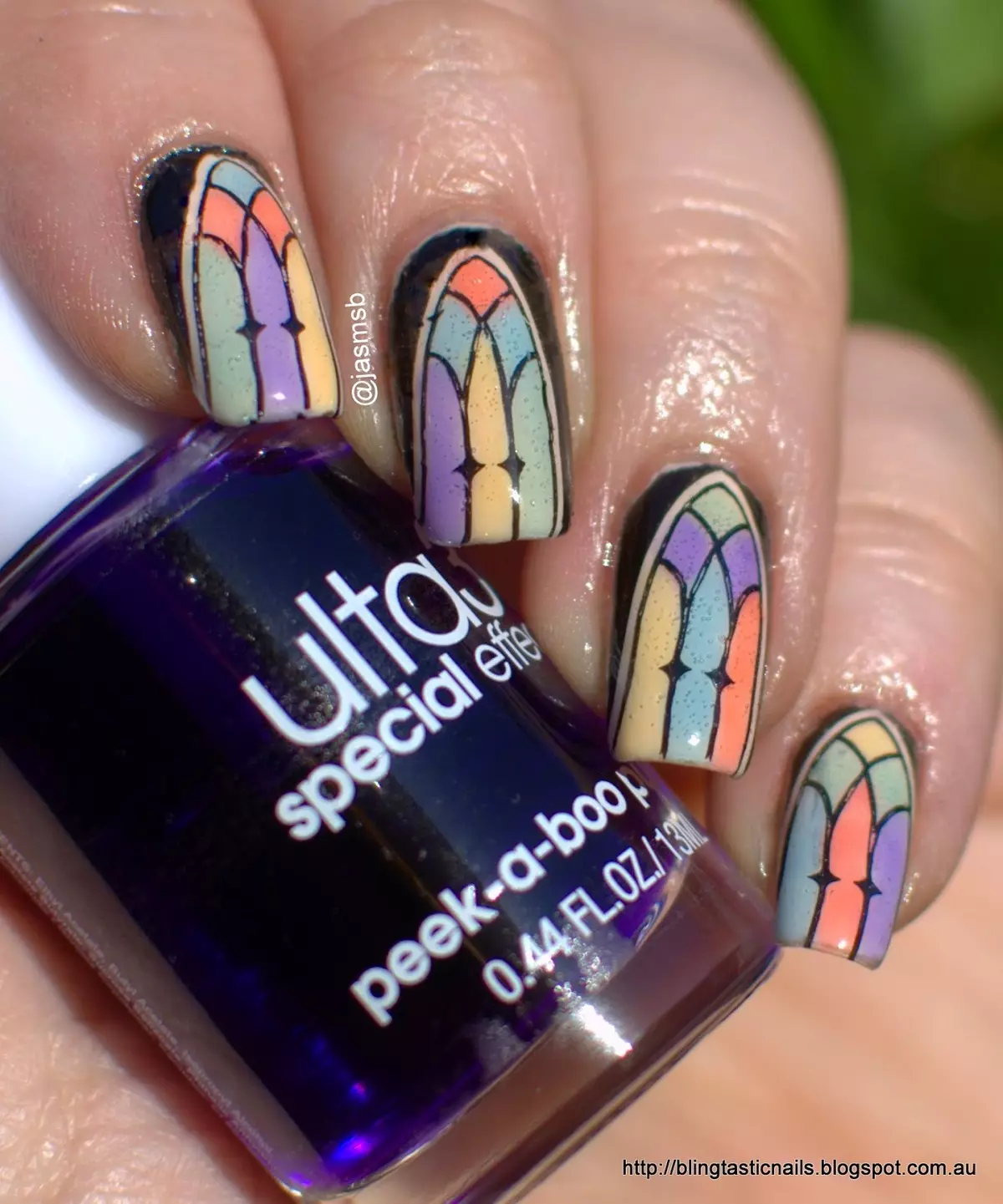 Stained glass manicure (44 mga larawan): Kuko disenyo na may stained glass 6389_5