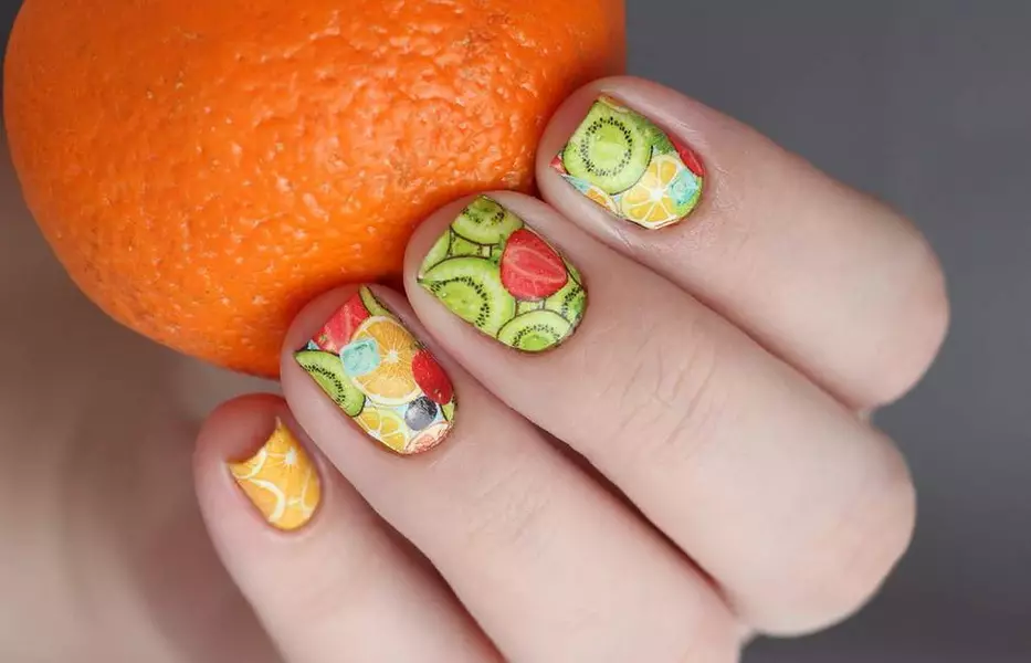 Sitrus op nagels (39 foto's): Stap-by-stap Manikure-technyk mei citroen-plakjes, kalk, grapefruit en oranje. Untwerpopsjes 6390_20