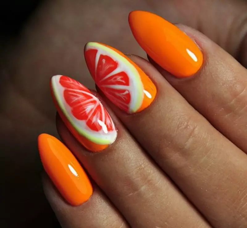 Citrus em unhas (39 fotos): Técnica de manicure passo a passo com fatias de limão, limão, toranja e laranja. Opções de design 6390_31