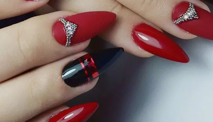 Krono de Rhinestones sur Najloj (25 fotoj): Manicure-Dezajno-Ideoj 6393_12