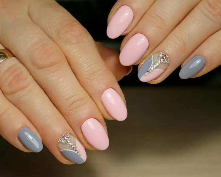 Características do deseño de manicura de verán (137 fotos): novas ideas dunha brillante manicura de verán con debuxos e rhinestones, fermosas opcións con estilos 6397_15