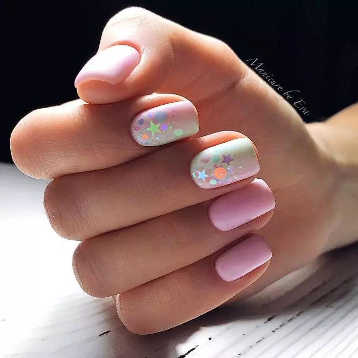 Características do deseño de manicura de verán (137 fotos): novas ideas dunha brillante manicura de verán con debuxos e rhinestones, fermosas opcións con estilos 6397_30