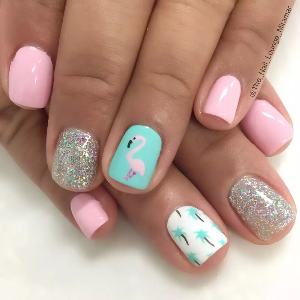 Características do deseño de manicura de verán (137 fotos): novas ideas dunha brillante manicura de verán con debuxos e rhinestones, fermosas opcións con estilos 6397_33