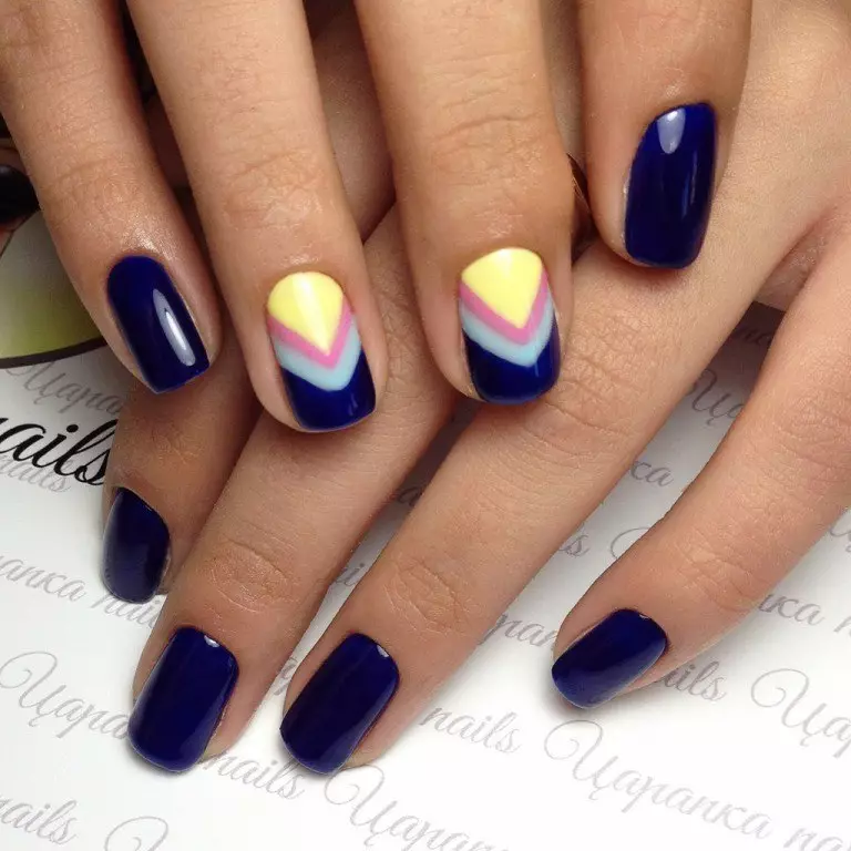 Características do deseño de manicura de verán (137 fotos): novas ideas dunha brillante manicura de verán con debuxos e rhinestones, fermosas opcións con estilos 6397_51