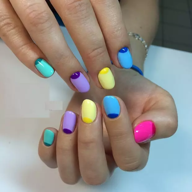 Características do deseño de manicura de verán (137 fotos): novas ideas dunha brillante manicura de verán con debuxos e rhinestones, fermosas opcións con estilos 6397_67