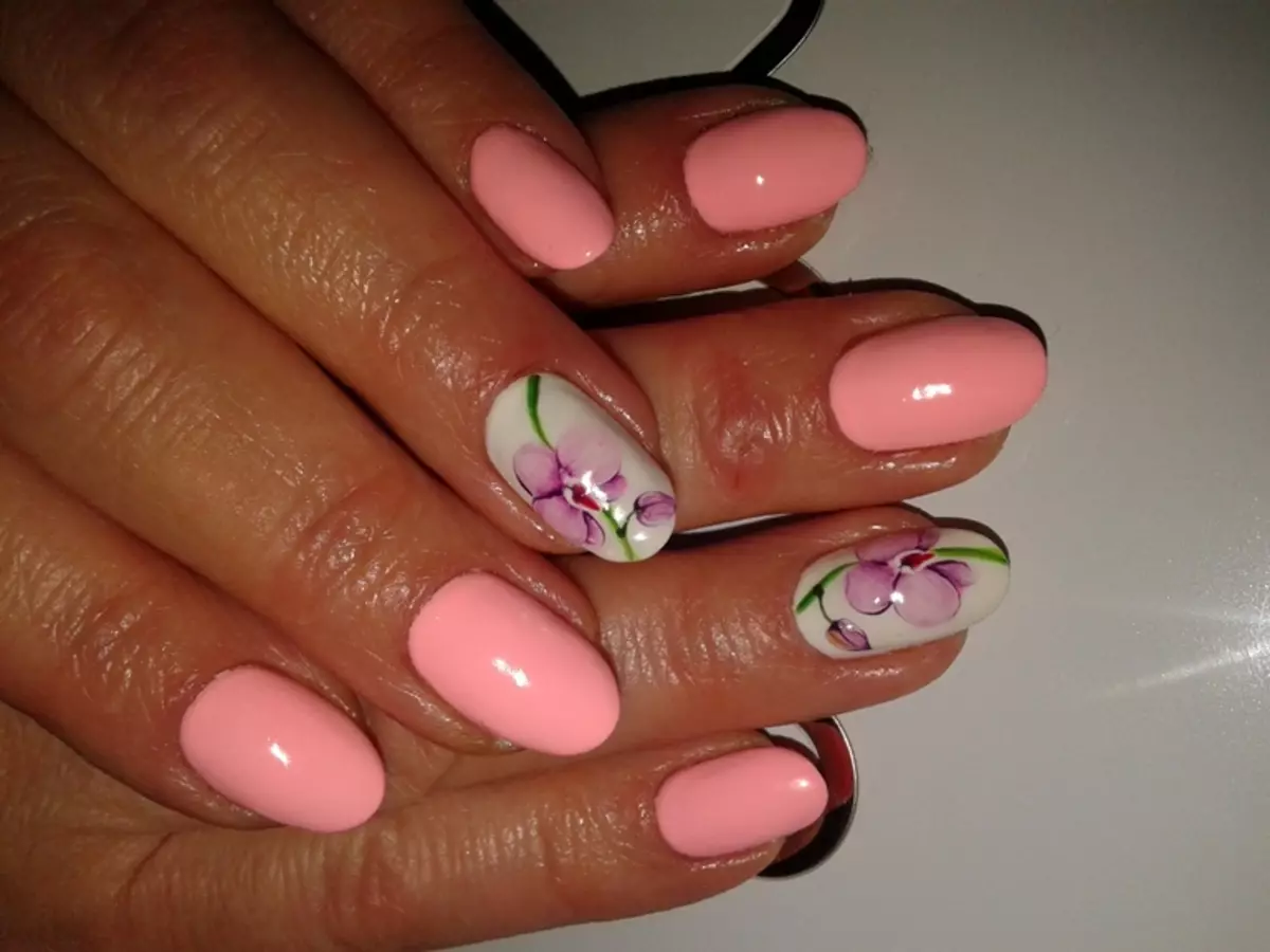 Acuarela en uñas (45 fotos): Manicura de deseño usando pintura de acuarela, técnicas de debuxo que utilizan verniz 6402_30