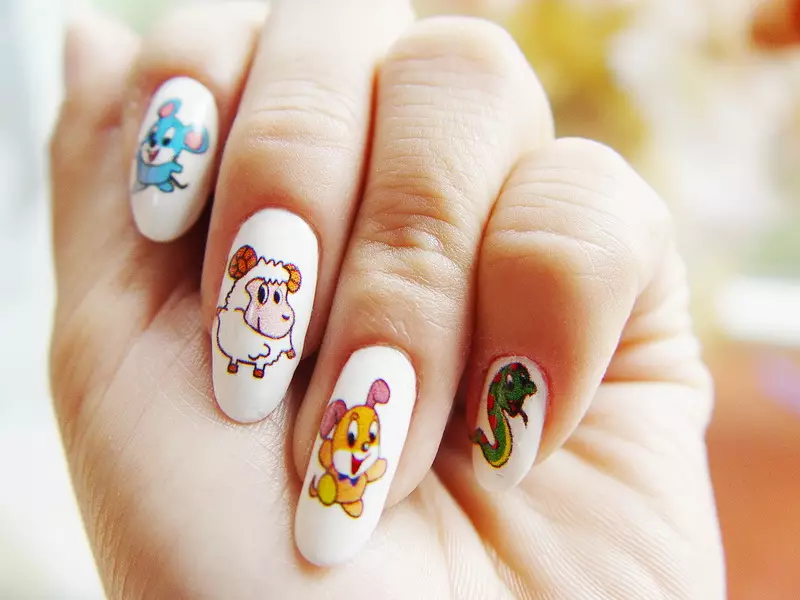 Grappige manikure (67 foto's): Funny Nail Design, grappige tekeningen op nagels mei grappen 6408_35