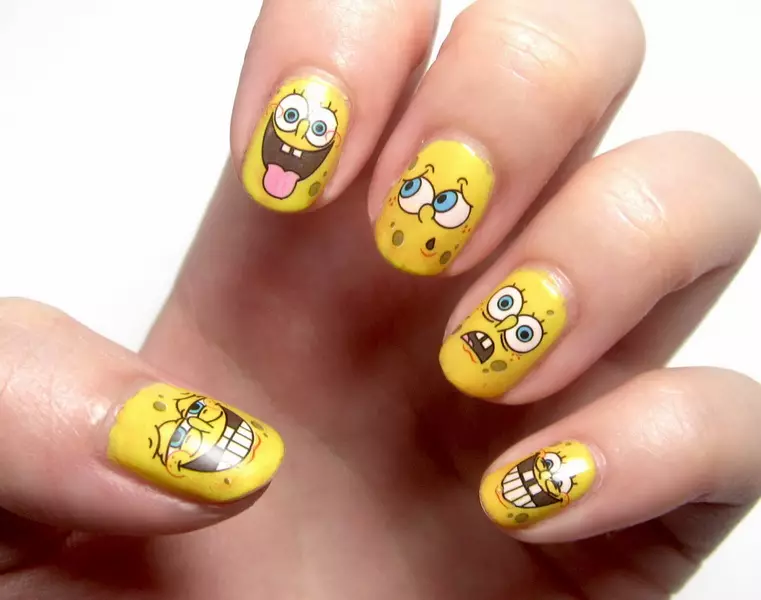 Funny Manicure (67 bilder): morsomt spiker design, morsomme tegninger på negler med vitser 6408_44