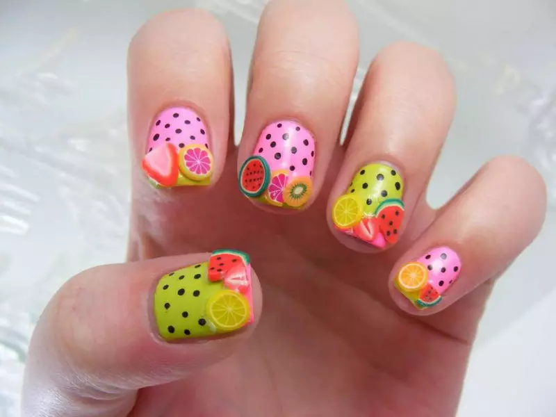 Manikan lucu (67 foto): Desain Nail lucu, gambar lucu ing kuku kanthi guyon 6408_52