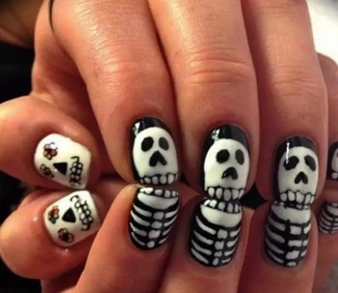 Funny Manicure (67 bilder): morsomt spiker design, morsomme tegninger på negler med vitser 6408_9